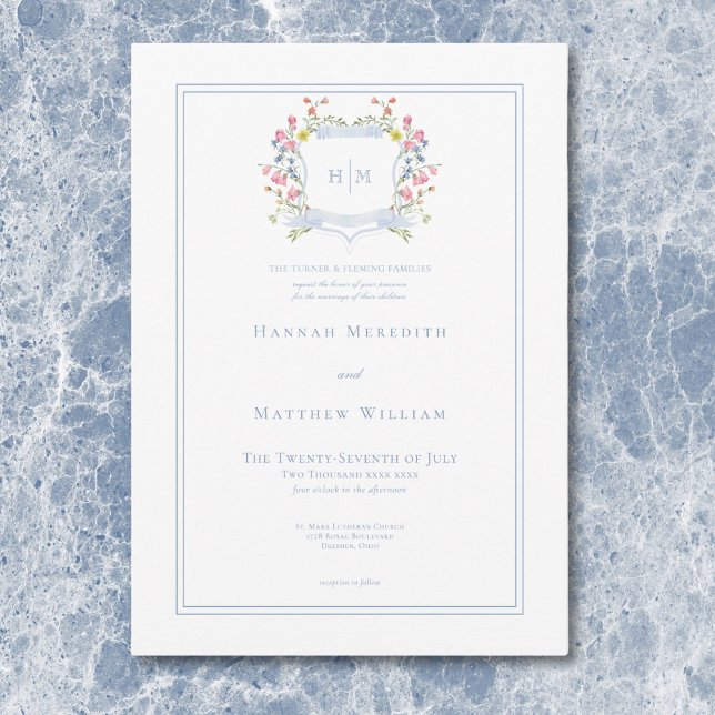 Invitación Elegante Boda Escudo de Flor Silvestre Dusty Blue  (Elegant Dusty Blue Pastel Wildflower Crest Wedding Invitation)