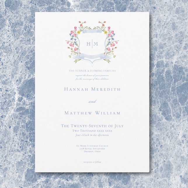 Invitación Elegante Boda Escudo de Flor Silvestre Dusty Blue  (Elegant Dusty Blue Pastel Wildflower Crest Wedding Invitation)