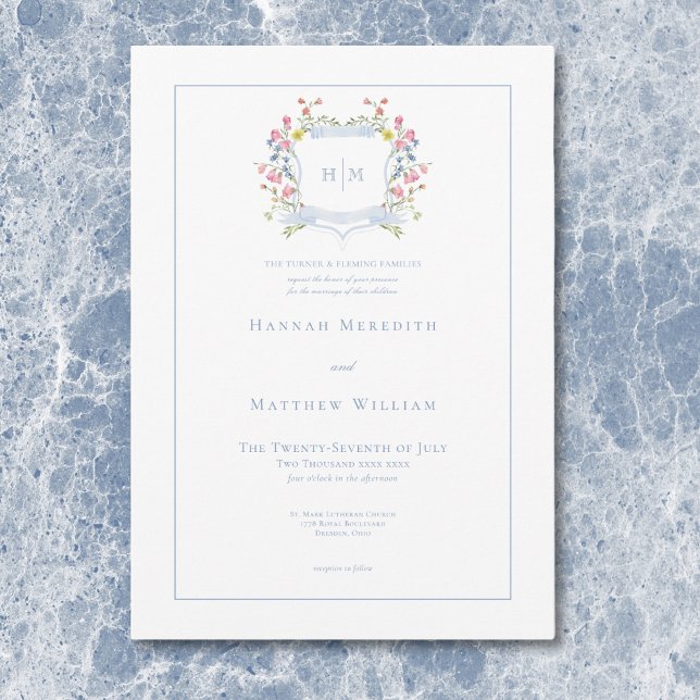 Invitación Elegante Boda Escudo de Flor Silvestre Dusty Blue  (Elegant Dusty Blue Pastel Wildflower Crest Wedding Invitation)