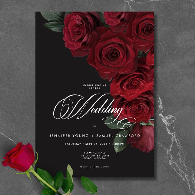 Invitación Elegante Boda floral de Roses Rojos Sangre Emotiva (Elegant Moody Blood Red Roses Floral Wedding Invitation)