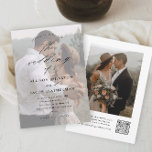 Invitación Elegante Boda fotográfico de código QR<br><div class="desc">Elegante invitación de matrimonio fotográfico con código QR que incluye elegantes detalles de caligrafía de escritura y texto clásico superpuesto en una foto vertical retrato en el frente. La parte de atrás tiene una foto de sangrado completo y detalles de RSVP. Haga clic en el botón de edición para personalizar...</div>