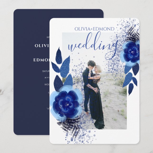 Invitación Elegante Boda fotográfico de flores azules de la M (Anverso / Reverso)