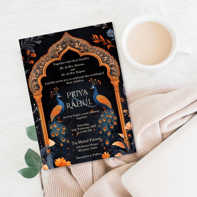 Invitación Elegante Boda indio de la Marina de Guerra de la V (traditional indian wedding invitation with an arch and peacocks)