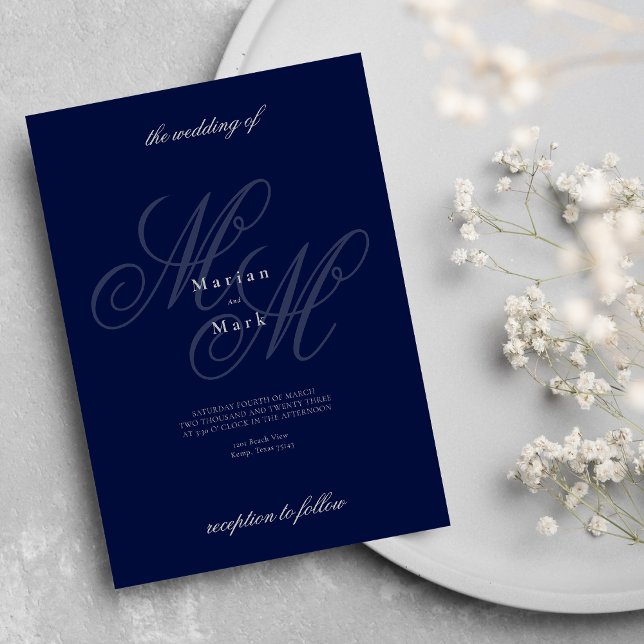 Invitación Elegante boda inicial de monograma azul marino pla (Elegant silver navy blue monogram initials wedding )