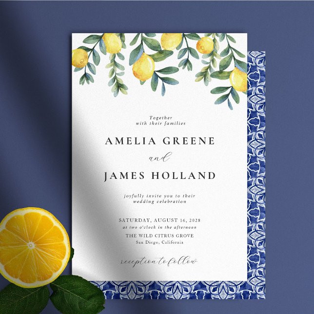 Invitación Elegante boda mediterráneo botánico limón azul (Elegant watercolor lemon wedding invitations with mediterranean blue tile back pattern. )