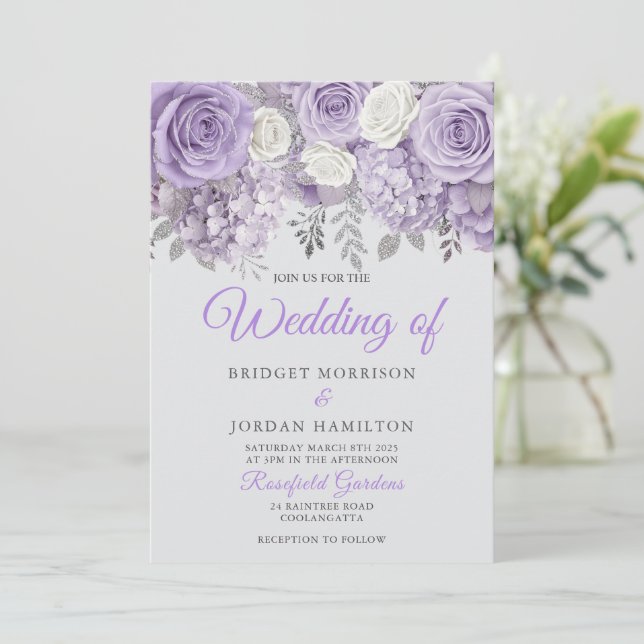 Invitación Elegante boda morada floral invitada con espuma (Anverso de pie)
