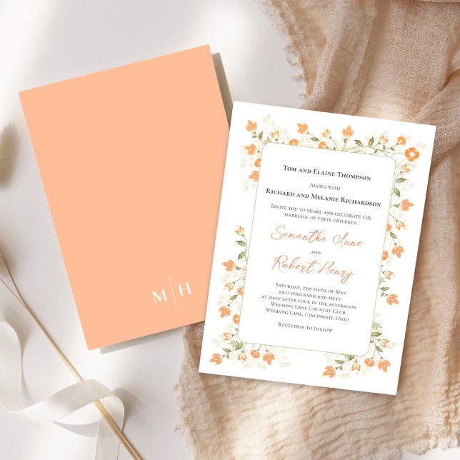 Invitación Elegante Boda Peach Floral Verdor (Elegant peach floral wedding invitation with monogram on the backside. )