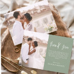 Invitación Elegante Boda Sage Green Gracias Foto<br><div class="desc">Boda verde sabio minimalista Gracias Cartas que tienen una foto en la parte delantera y trasera. Las tarjetas de agradecimiento contienen una moderna tipografía de escritura cursiva con letras a mano que son elegantes,  simples y modernas para usar después de la celebración del día de la boda.</div>