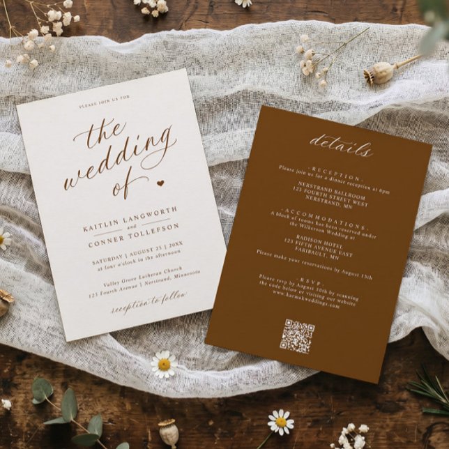 Invitación Elegante Boda Todo en Uno con Letra Script Marrón  (Cream wedding invitation with brown calligraphy, classic typography and heart accent.)