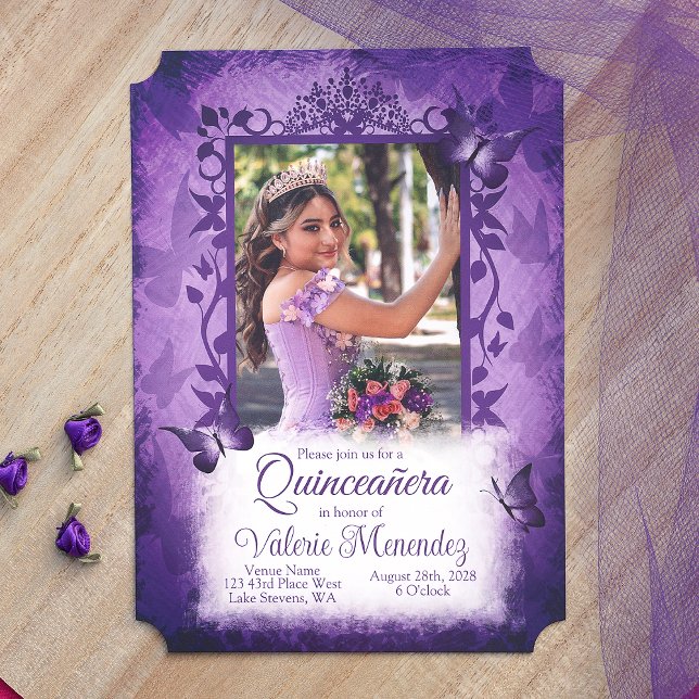 Invitación Elegante Borde de Fotografía de Vino Púrpura Quinc (Elegant Purple Quinceanera Invitation with Butterflies and Decorative Photo Frame)