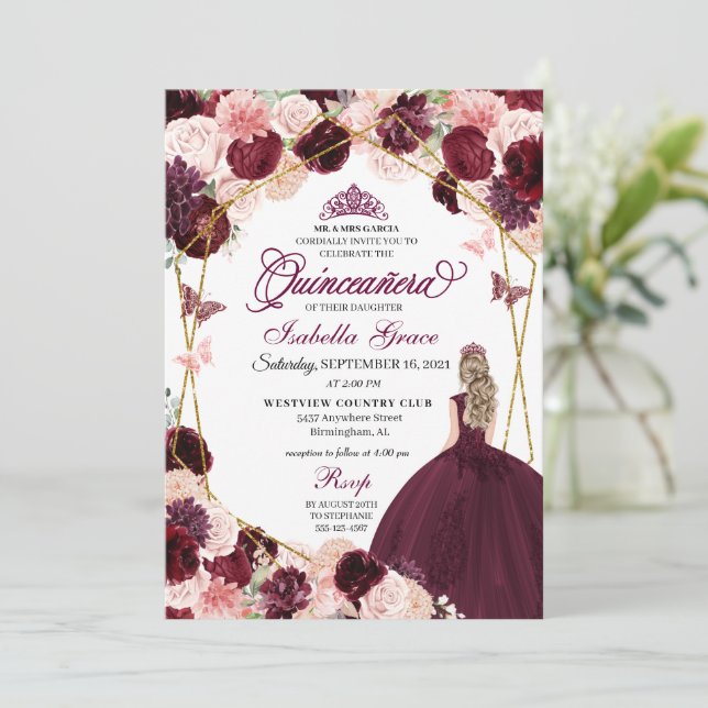 Invitación Elegante Burgundy Rubor Floral Rosa Quinceanera In (Anverso de pie)