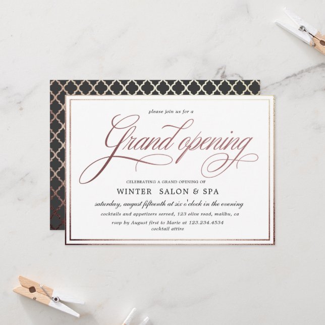 Invitación elegante caligrafía rosa oro Grand Opening (Anverso/Reverso In Situ)