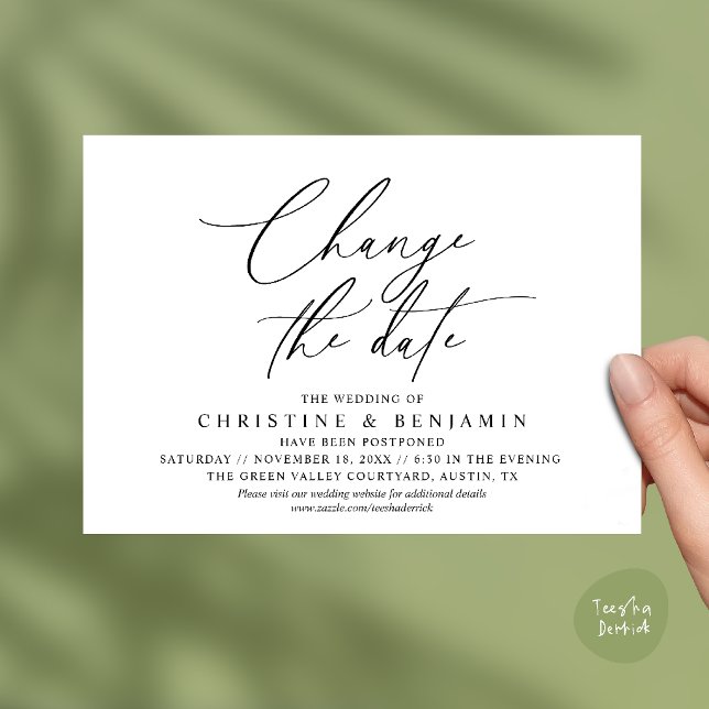 Invitación Elegante cambio de fecha de la boda posponer  (Elegant Script Change the Date Wedding Postponement Invitation Card in Black and White)