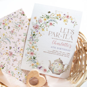 Invitación Elegante Chica del Tea Fiesta del Jardín de Flores