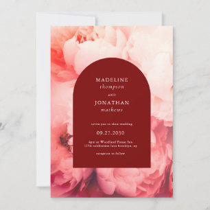Invitación Elegante clásico Crimson Red Peonies Arch Boda