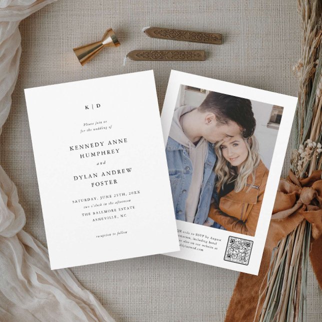 Invitación Elegante código QR de boda en blanco y negro simpl (Simple minimalist black and white wedding invitations with QR code rsvp and photo on the back.)