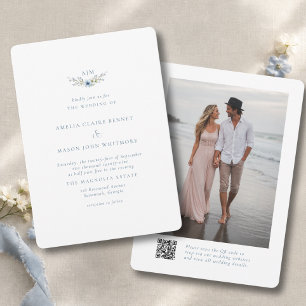 Invitación Elegante Código QR Floral Monograma en Azul Polvo