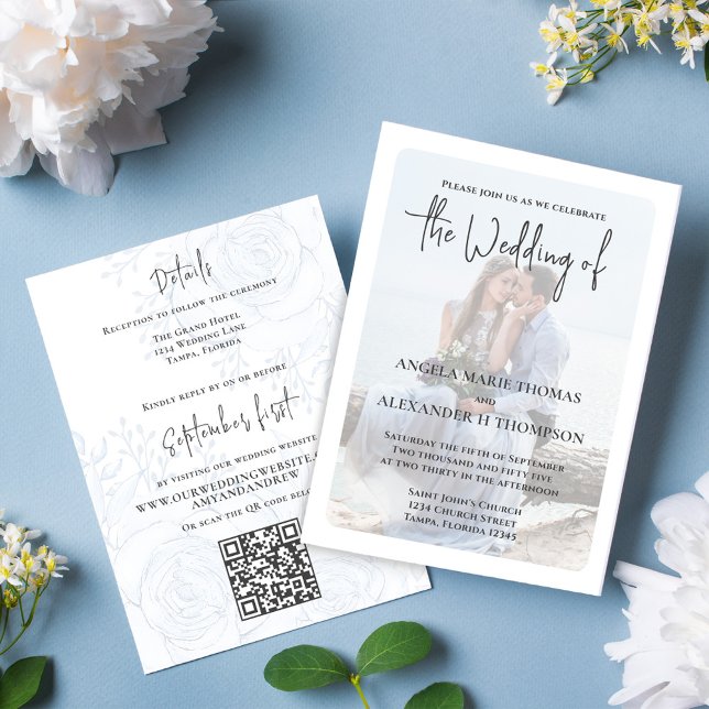 Invitación Elegante código QR RSVP Foto Floral azul simple (Simple elegant Photo wedding invitation with a QR code for rsvp, template. )