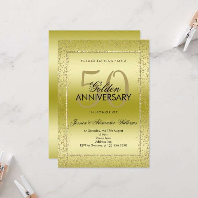 Invitación Elegante Confetti de oro 50.º Boda de oro (Anverso/Reverso In Situ)