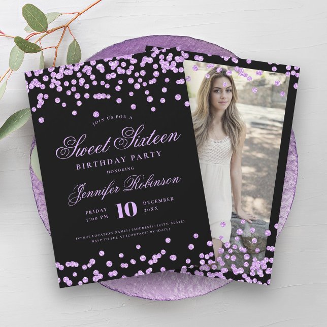 Invitación Elegante Confetti negro púrpura Dulce 16 (Elegant Purple Black Confetti Photo Sweet 16 Invitation)