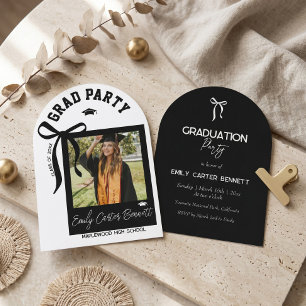 Invitación Elegante Coquette de Foto con Lazo Negro para Grad