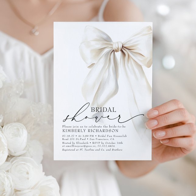 Invitación Elegante Crema de Moda de  de ducha de novias con  (White Bow Elegant Romantic Bridal Shower Invitation)