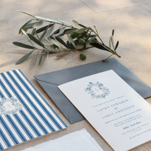 Invitación Elegante Cresta Floral Azul con Espalda Rayada de 