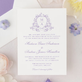 Invitación Elegante Cresta Floral de Lila Monograma de Boda