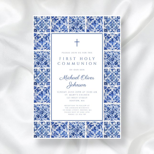 Invitación Elegante Cross Blue Tiles Boy Primera Comunión (Elegant Cross Blue Tiles Boy First Communion Invitation)