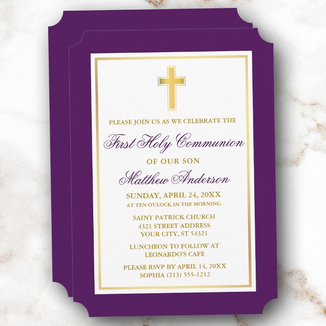 Invitación Elegante Cruz de Oro Primera Comunión Púrpura (Customize to change text size, style, color or to add more text or photos to back of card.)