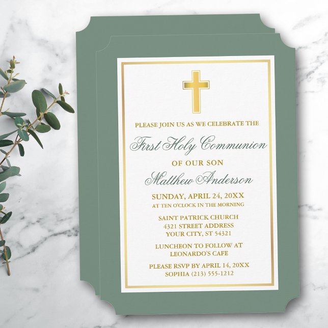 Invitación Elegante Cruz de Oro Sage Verde Primera Comunión (Customize to change text size, style, color or to add more text or photos to back of card.)