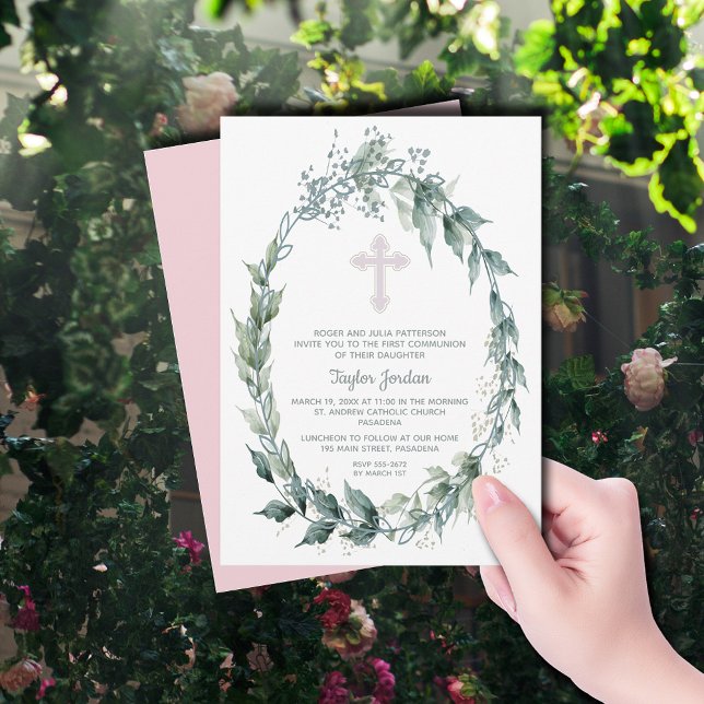 Invitación Elegante cruz rosa de correa roja primera comunión (Elegant Wreath Pink Cross First Communion Invitations)