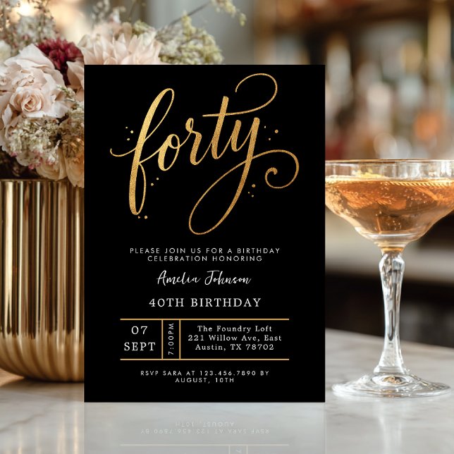 Invitación Elegante Cumpleaños 40 Cuarenta con Letra Negra y  (Celebrate forty in sophisticated style with this luxe black and gold invitation.)