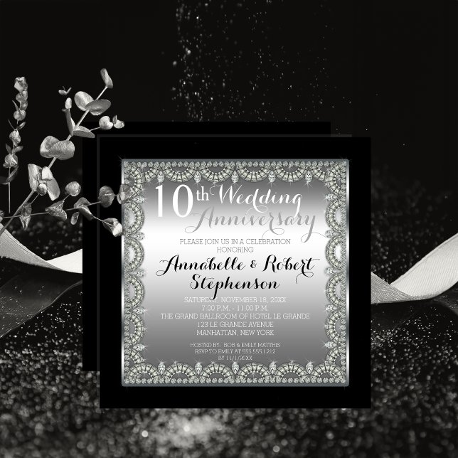 Invitación Elegante décimo aniversario de plata y diamantes (Elegant 10th Silver Tone Tin-Look and Faux Printed Diamonds Anniversary Square Invitation Print Digi)