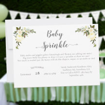 Elegante ducha de bebé con rosas blancas florales