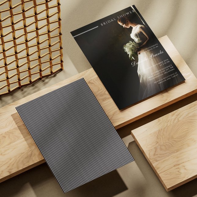 Invitación Elegante ducha de novia con foto de novia en blanc (Elegant Black & White Bride Photo Bridal Shower Invitation)