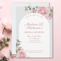 Elegante ducha de novia con rosas rosadas