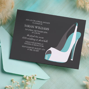 Invitación Elegante ducha de novia con zapatos blancos y azul