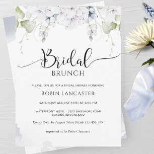 Invitación Elegante ducha de novia floral azul y blanca