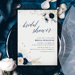 Invitación Elegante ducha de novia floral azul y blanca