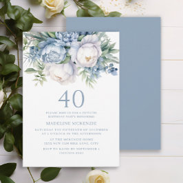 Invitación Elegante Dusty Blue Floral Blanca 40 cumpleaños