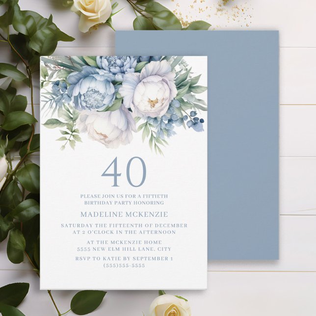 Invitación Elegante Dusty Blue Floral Blanca 40 cumpleaños (Dusty blue and white watercolor floral 40th birthday party invitation for women.)