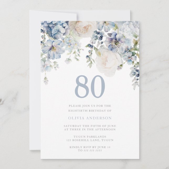 Invitación Elegante Dusty Blue & White Floral 80 cumpleaños (Anverso)