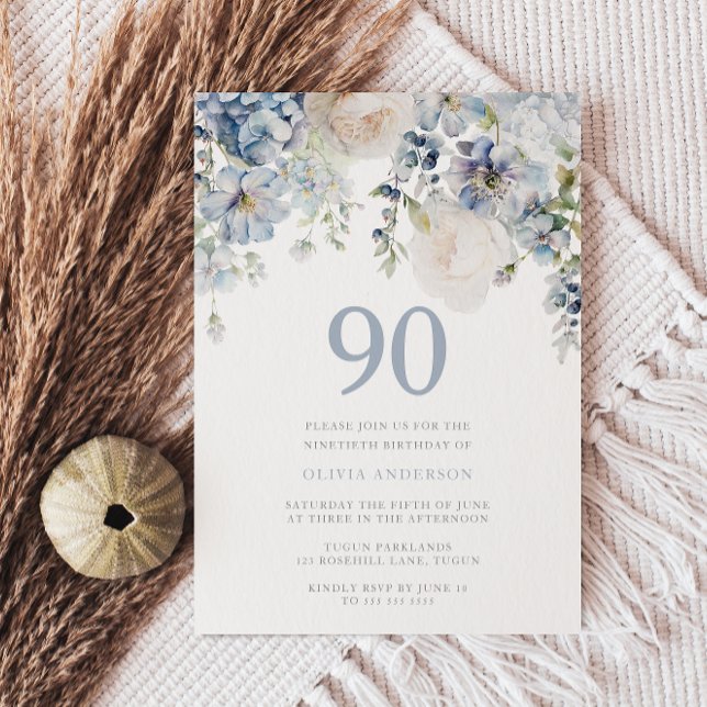 Invitación Elegante Dusty Blue & White Floral 90 cumpleaños (Subido por el creador)