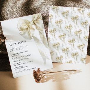 Invitación Elegante Ella está atando el nudo Arco Desayuno de