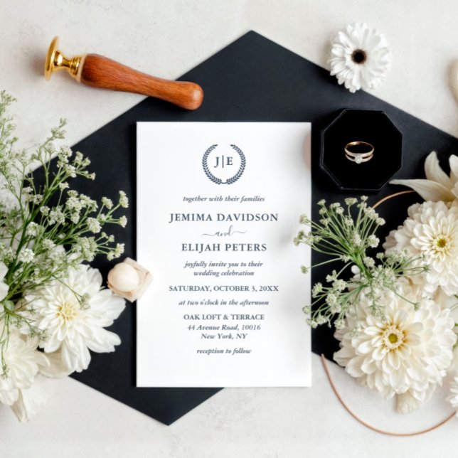 Invitación Elegante Escudo de monograma de guión  Wreath Boda (Subido por el creador)