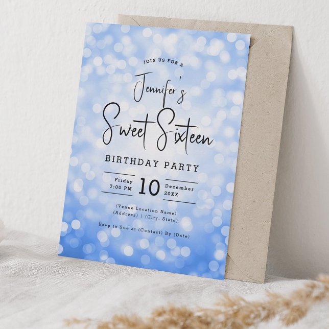 Invitación Elegante estilo Bokeh estilo moderno dulce 16 azul (Elegant Bokeh Modern Script Sweet 16 Navy Blue Invitation)