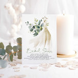 Invitación Elegante Eucalyptus Greenery Bridal Shower<br><div class="desc">Romántico follaje verde y boda gown invitaciones a la ducha de novias</div>