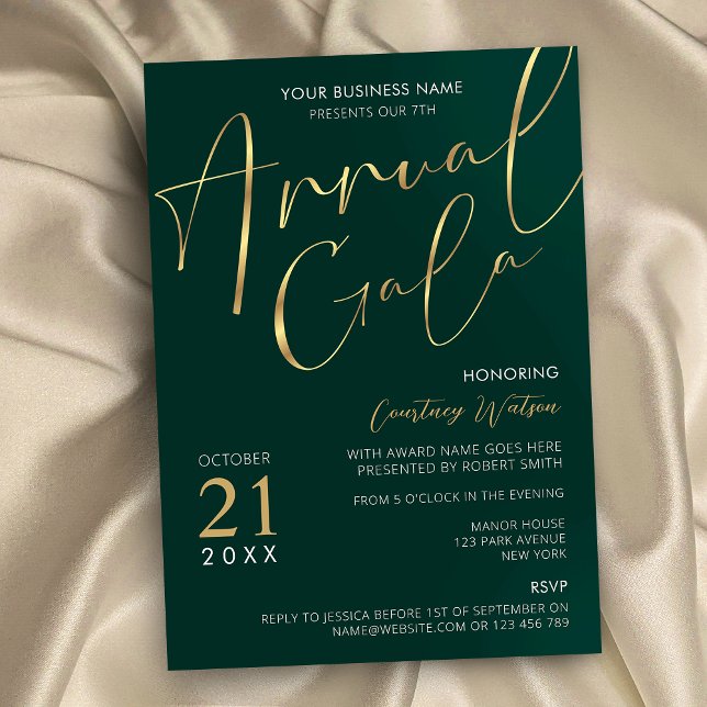 Invitación Elegante Evento Anual de la Compañía Verde y Dorad (Emerald green and faux gold business annual gala night invitation with elegant script fonts)