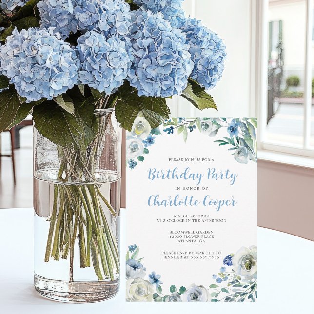 Invitación Elegante fiesta de cumpleaños floral blanca azul (Subido por el creador)